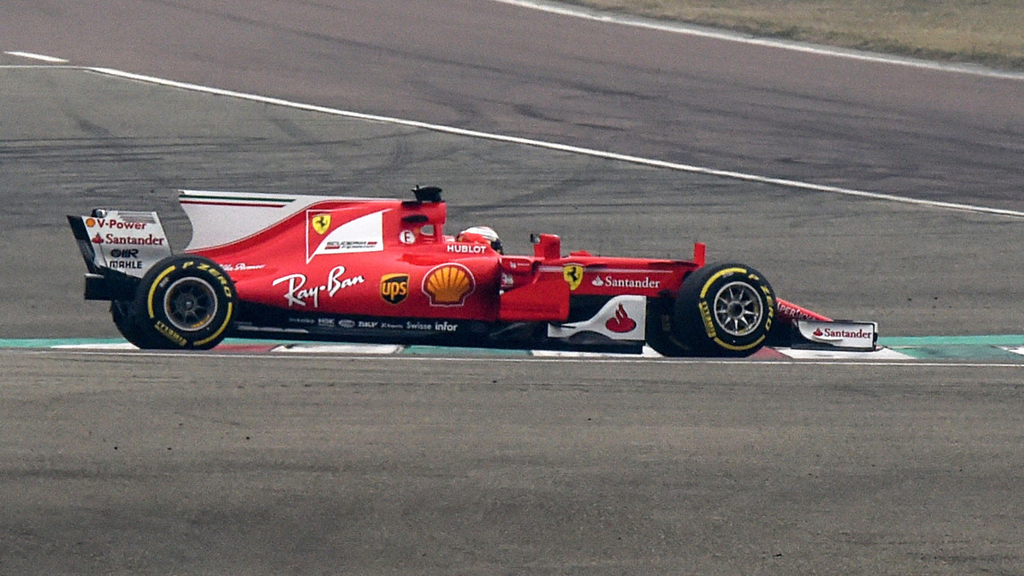 Ferrari_12.jpg