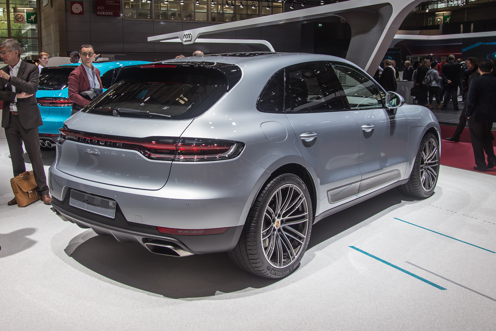 porsche-macan-parigi-2018.jpg