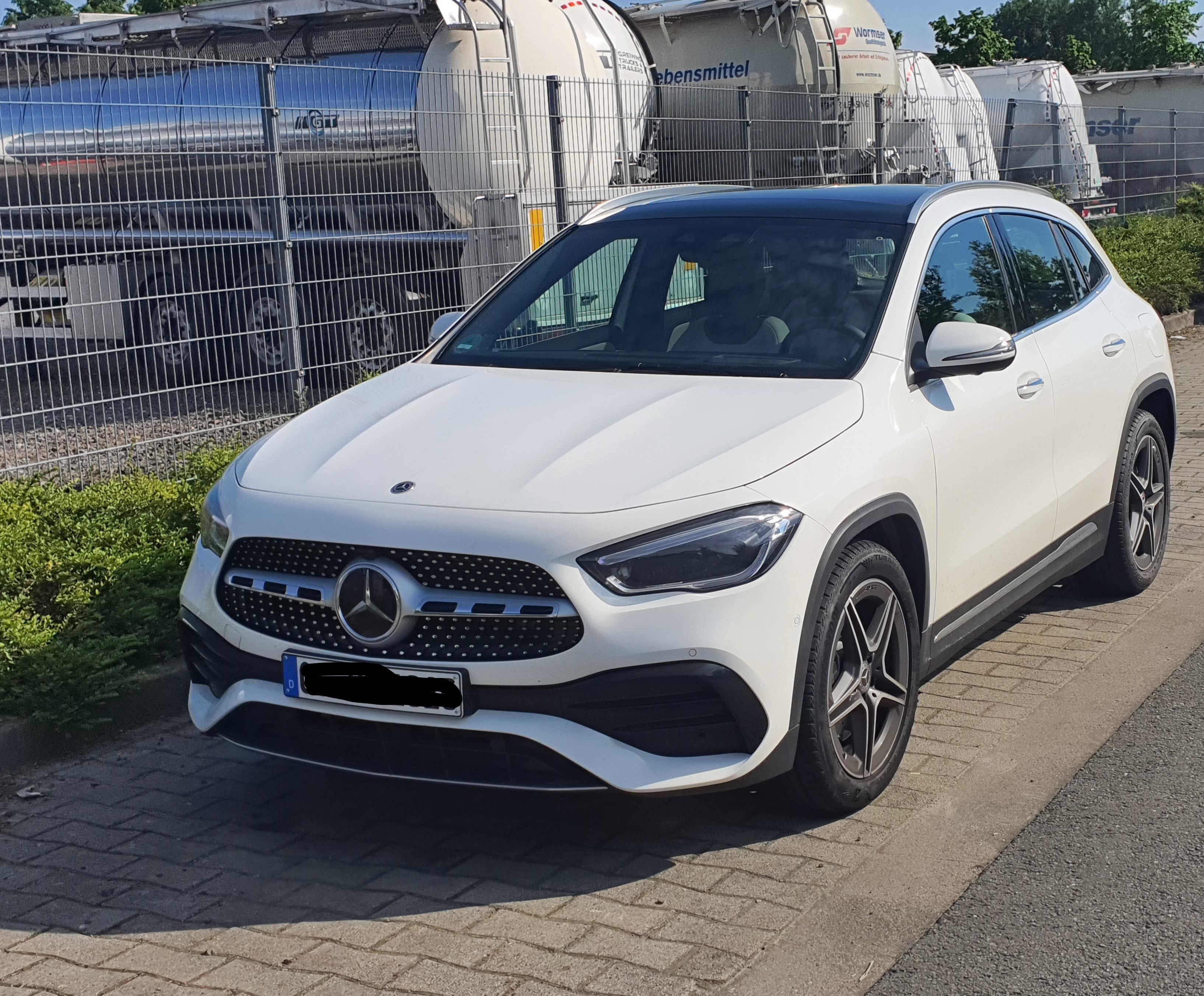 Mercedes GLA 250 4_LI.jpg