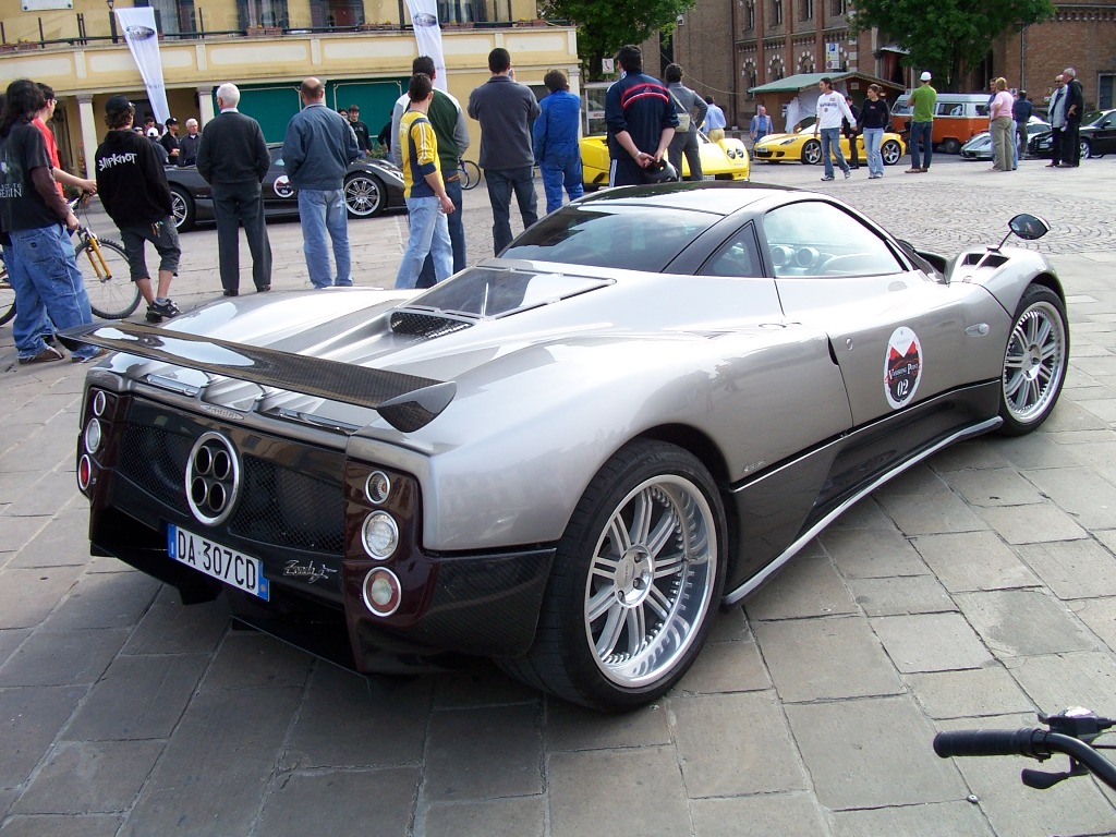 pagani 2.jpg