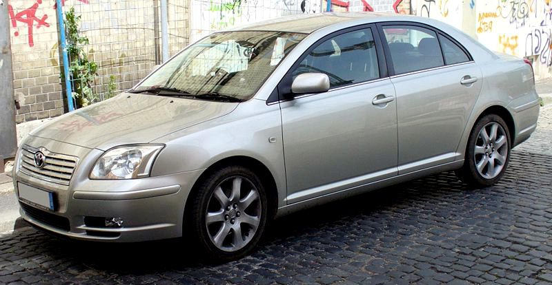 800px-Toyota_Avensis copia.jpg